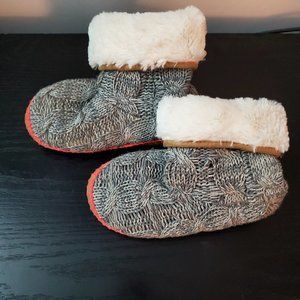 Women's Size 7/8 Bootie Slipper - Gray Cable Knit and Ivory Faux Fur